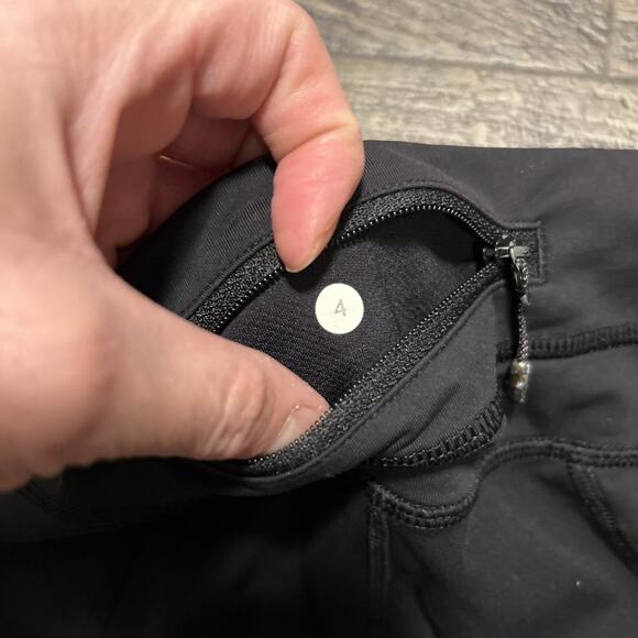 Lululemon Black Leggings Camo Soul Cycle Skull Womens Size 4 Capris Cropped - Picture 7 of 8